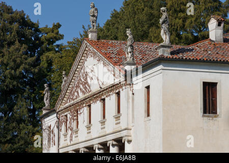 Die Villa Valmarana (auch bekannt als Valmarana Scagnolari Zen) ist eine Renaissancevilla in Lisiera, ein Ortsteil von Bolzano Vicentino, Provinz Vicenza, Norditalien. Von Andrea Palladio entworfen, wurde es ursprünglich in den 1560er Jahren gebaut Stockfoto