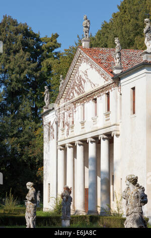Die Villa Valmarana (auch bekannt als Valmarana Scagnolari Zen) ist eine Renaissancevilla in Lisiera, ein Ortsteil von Bolzano Vicentino, Provinz Vicenza, Norditalien. Von Andrea Palladio entworfen, wurde es ursprünglich in den 1560er Jahren gebaut Stockfoto
