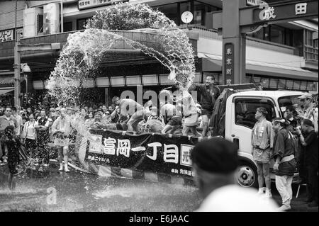 Fukagawa Hachiman Matsuri (Fukagawa Hachiman Festival) im August in Tokio. Stockfoto