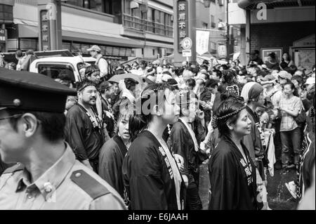 Fukagawa Hachiman Matsuri (Fukagawa Hachiman Festival) im August in Tokio. Stockfoto