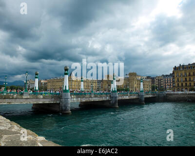 Kursaal-Brücke in San Sebastián, Guipúzcoa. Spanien Stockfoto