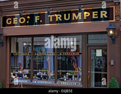 Geo. F. Trumper Gentlemans Barbiere und Parfümeure Shop, Duke of York St, Mayfair, London, England UK Stockfoto