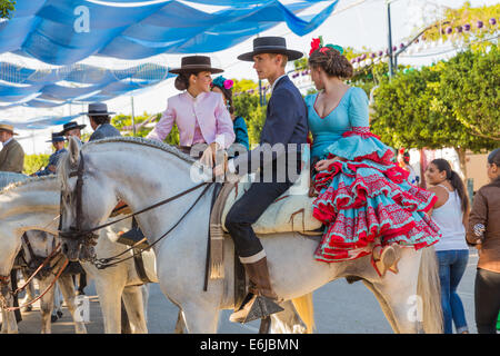 MALAGA, Spanien - 21. August 2014: Reiter Rast auf Malaga August Fair Stockfoto