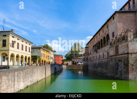 Sanvitale Burg (Rocca Sanvitale) im Zentrum der mittelalterlichen alten Stadt Werke, in der Nähe von Parma, Emilia Romagna, Italien Stockfoto