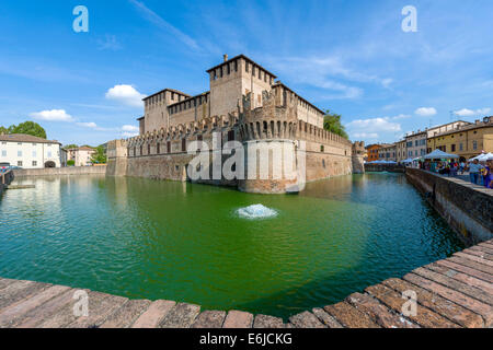 Sanvitale Burg (Rocca Sanvitale) im Zentrum der mittelalterlichen alten Stadt Werke, in der Nähe von Parma, Emilia Romagna, Italien Stockfoto