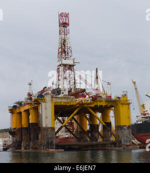 Bohrinsel in Valletta grand Harbour zur Reparatur Stockfoto