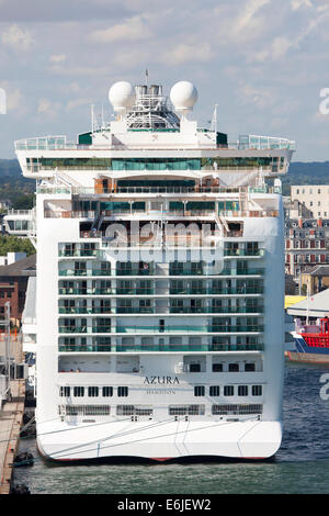 Kreuzfahrtschiff MV Azura P & O Cruises betrieben und im Besitz von Karneval in Southampton UK Stockfoto