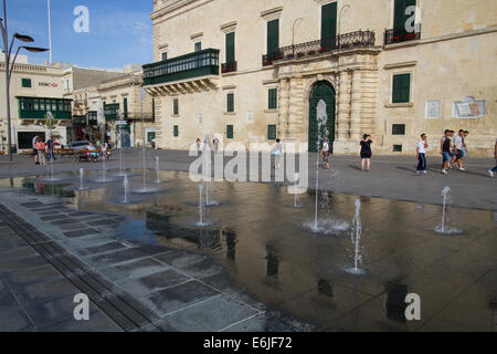 Brunnen in Str. Georges Quadrat Valletta Stockfoto