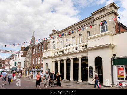 Alte Butter Markt Gebäude (1807) jetzt ein Einkaufszentrum in der Innenstadt. North Street, Chichester, West Sussex, England, Großbritannien, Großbritannien Stockfoto