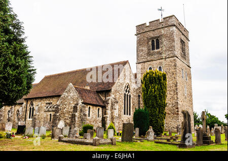 Aylesford Kirche in der Nähe von Maidstone in Kent. Der älteste Teil der Kirche (die Basis des Turms) ist Norman. Stockfoto