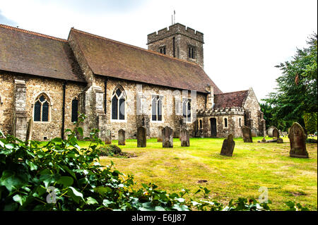 Aylesford Kirche in der Nähe von Maidstone in Kent. Der älteste Teil der Kirche (die Basis des Turms) ist Norman. Stockfoto