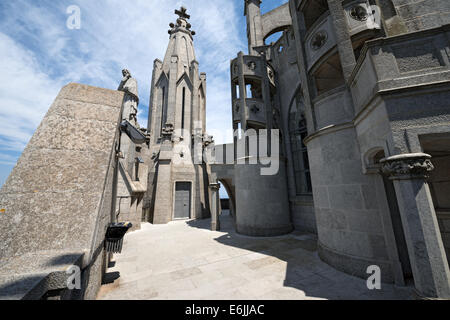 Einer der Aussichtspunkte der berühmte Tempel des Heiligsten Herzens Jesu (Expiatori del Sagrat Cor) auf Berg Tibidabo, Barcelona, Katalonien, Stockfoto