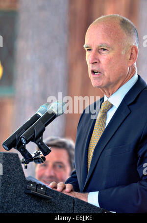 Kalifornische Gouverneur Jerry Brown spricht auf dem 18. jährlichen Lake Tahoe Gipfel auf ökologische Sanierung und Verbesserung der Wasserqualität in und rund um den See-August 19, 2014 in Lake Tahoe, Kalifornien. Stockfoto