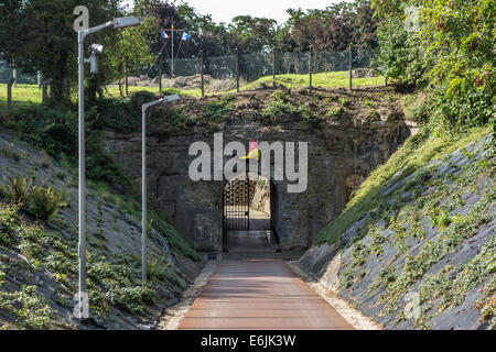 Eingangstor des Fort de Loncin, einer von zwölf Forts als Teil der Befestigungsanlagen von Lüttich, zerstört während des ersten Weltkriegs, Belgien Stockfoto