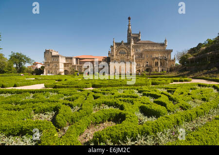 Europa, PORTUGAL, Bussaco, Palace Hotel, Hotel Palácio do Buçaco, ursprünglich ein Karmeliterkloster, 1628, hinter dem Hotel mit formalen Stockfoto