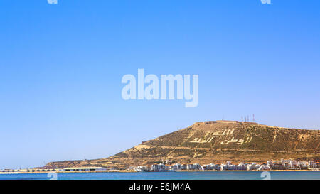 Gott, Vaterland, König Beschriftung auf dem Berg in Agadir, Marokko. Stockfoto