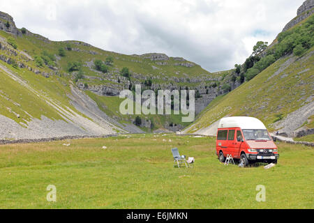 Die Yorkshire Dales National Park bei Gordale Narbe in der Nähe von Malham Yorkshire England UK Stockfoto