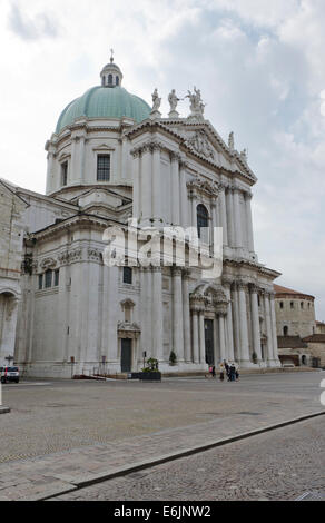 Brescia Italien. Die Kuppel der Neuen Kathedrale an der Piazza Paolo in Brescia, Lombardei. Italien. Stockfoto