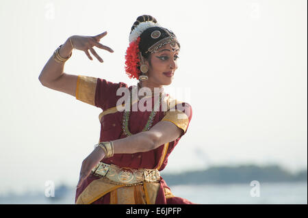 Eine Tänzerin, die Darstellung von Lord Ganesha in New York City Tanzfestival im Stil des Tanzes aus Südindien namens "Kuchipudi." Stockfoto