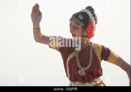 Eine Tänzerin, die Darstellung von Lord Ganesha in New York City Tanzfestival im Stil des Tanzes aus Südindien namens "Kuchipudi." Stockfoto