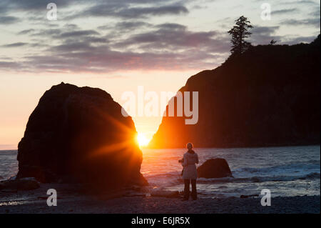 Sonnenuntergang am Pazifik, Ruby Beach, Olympic Nationalpark, Washington State, USA. Stockfoto