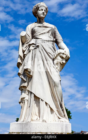 La Comedie-Statue in der schönen Jardin des Tuileries in Paris, Frankreich. Stockfoto