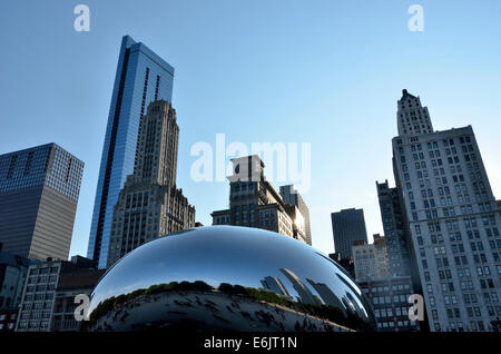 Sonnenuntergang an der Bohne im Millennium Park, Chicago, IL Stockfoto