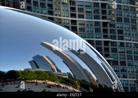 Sonnenuntergang an der Bohne im Millennium Park, Chicago, IL Stockfoto