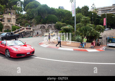 Ferrari F430 fahren runden Fairmont Haarnadel Monte Carlo ein Gebiet des Fürstentums Monaco Stockfoto