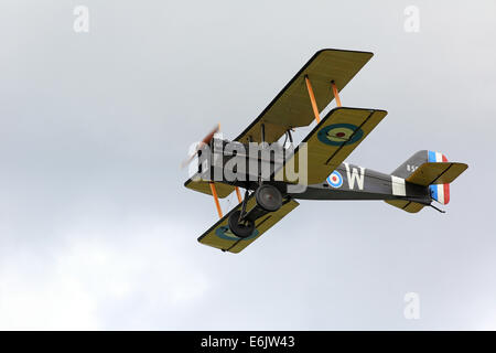 Dunsfold, Surrey, UK. 24. August 2014. Bilder zeigen die Air Show am Flügel und Räder bei Dunsfold Aerodrome (Haus des BBC Top Gear), Guildford, Surrey.  Besucher zu Dunsfold Aerodrome sind atemberaubende 5-stündige Flugshows behandelt die zuvor Favoriten aufgenommen haben; Die Red Arrows, BBMF, The Blades, Team Breitling Wingwalkers und der Avro Vulcan, begleitet von witzigen und kenntnisreichen Kommentar von Luftfahrtexperten und Display Piloten. Bildnachweis: Oliver Dixon/Alamy Live-Nachrichten Stockfoto