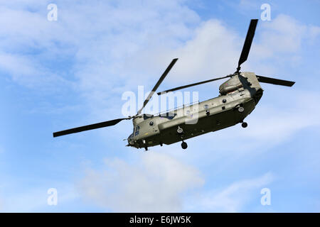 Dunsfold, Surrey, UK. 24. August 2014. Bilder zeigen die Air Show am Flügel und Räder bei Dunsfold Aerodrome (Haus des BBC Top Gear), Guildford, Surrey.  Besucher zu Dunsfold Aerodrome sind atemberaubende 5-stündige Flugshows behandelt die zuvor Favoriten aufgenommen haben; Die Red Arrows, BBMF, The Blades, Team Breitling Wingwalkers und der Avro Vulcan, begleitet von witzigen und kenntnisreichen Kommentar von Luftfahrtexperten und Display Piloten. Bildnachweis: Oliver Dixon/Alamy Live-Nachrichten Stockfoto