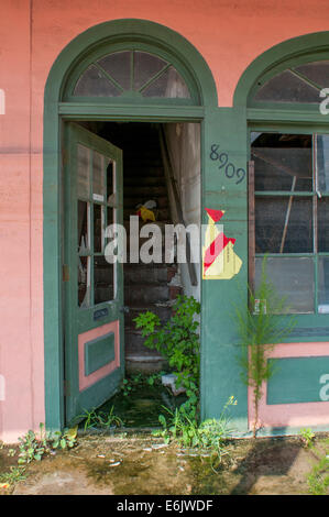 Bewohner wieder aufzubauen, zerstören Häuser und ihr Land zu verkaufen oder um die 9th Ward nach dem Hurrikan Katrina in New Orlean Rückgabe Stockfoto