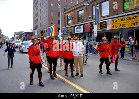 Ottawa, Kanada - 24. August 2014: Mitglieder der Royal Canadian Mounted Police in jährlichen Gay Pride Parade auf der Bank Street teilzuhaben Stockfoto