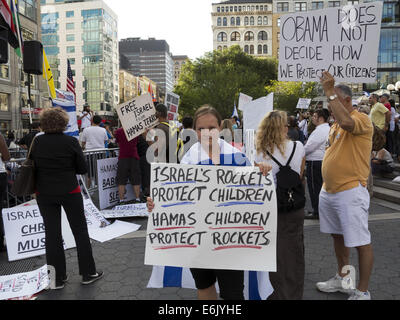 Rally zur Unterstützung Israels und verfolgte religiöse Minderheiten unter dem Islam am Union Square in New York City, 17. August 2014. Stockfoto