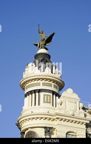 Skulptur auf dem Edificio De La Unión y el Fénix, historische Gebäude, Córdoba, Provinz Córdoba, Andalusien, Spanien Stockfoto