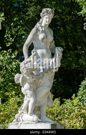 Marmor Statue der Göttin Venus, nördlichen Marmorbunnen Brunnen, Wasser Parterre, Schloss Herrenchiemsee, Herrenchiemsee Stockfoto