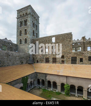 Lombardian Tower, Benediktiner Kloster Sant Pere de Rodes, in der Nähe von El Port de la Selva, Cap de Creus Naturpark Stockfoto