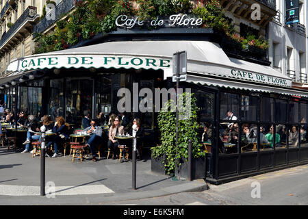 Die berühmte Café de Flore, Saint-Germain-des-Prés, Paris, Île-de-France, Frankreich Stockfoto