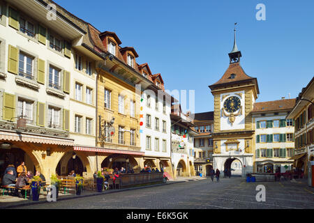 Main Street und Berntor Turm Tor, Murten, Kanton Freiburg, Schweiz Stockfoto