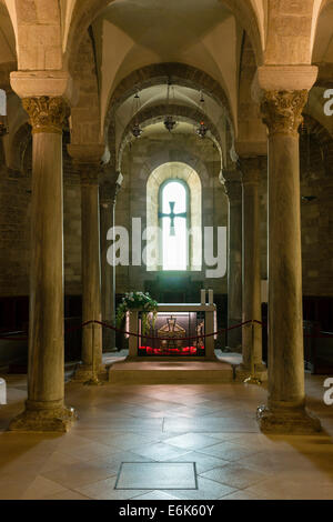 Krypta, ist Silber Schrein mit den Gebeinen des Heiligen Nikolaus der Pilger, die Person die Kathedrale San Nicola Pellegrino Stockfoto