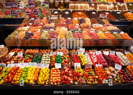 Marktstand verkaufen Bonbons und Nüssen, alten Markthallen Mercat De La Boqueria, Mercat de Sant Josep, La Rambla, Barcelona Stockfoto