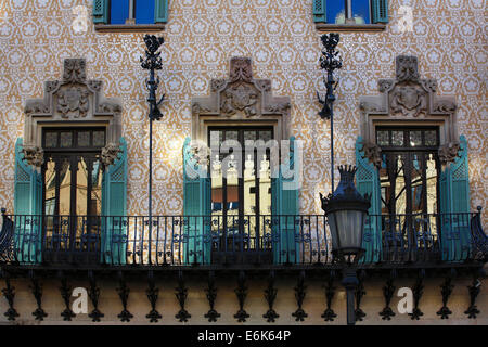 Casa Amatller, prunkvollen Fassade mit Balkonen und Fenstern im modernistischen Stil, erbaut 1898-1900, Passeig de Gracia Stockfoto