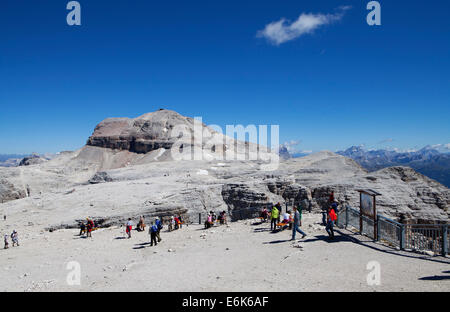 Blick Richtung Piz Boe Berg, Sellagruppe, Dolomiten, Provinz Trentino, Italien Stockfoto