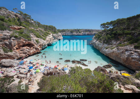 Bucht und Strand von Cala d ' es Moro in Cala S ' Almonia, Santanyi, Mallorca, Balearen, Spanien Stockfoto