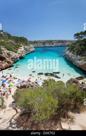 Bucht und Strand von Cala d ' es Moro in Cala S ' Almonia, Santanyi, Mallorca, Balearen, Spanien Stockfoto