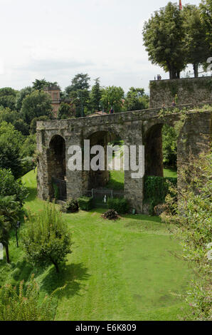 Bergamo Italien,Via Sant’Alessandro, die aus der Città Alta in Richtung Zentrum Bergamo, Città alta, Oberstadt, Lombardei Region, Italien führt. Stockfoto