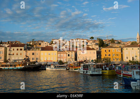 Boote in den Hafen von Mali Losinj, Insel Losinj, Kroatien Stockfoto