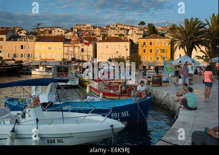 Boote in den Hafen von Mali Losinj, Insel Losinj, Kroatien Stockfoto