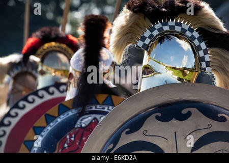 Hoplit. Reenactment. Antike griechische Soldaten an militärischen Odyssey zeigen, Detling, Kent, England Stockfoto