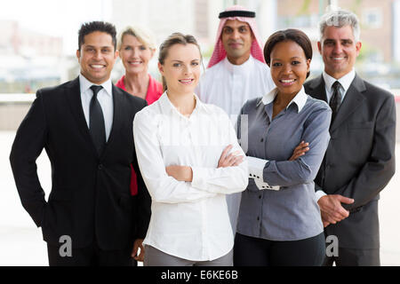 Porträt des Lächelns multirassische Business-Team im Büro Stockfoto